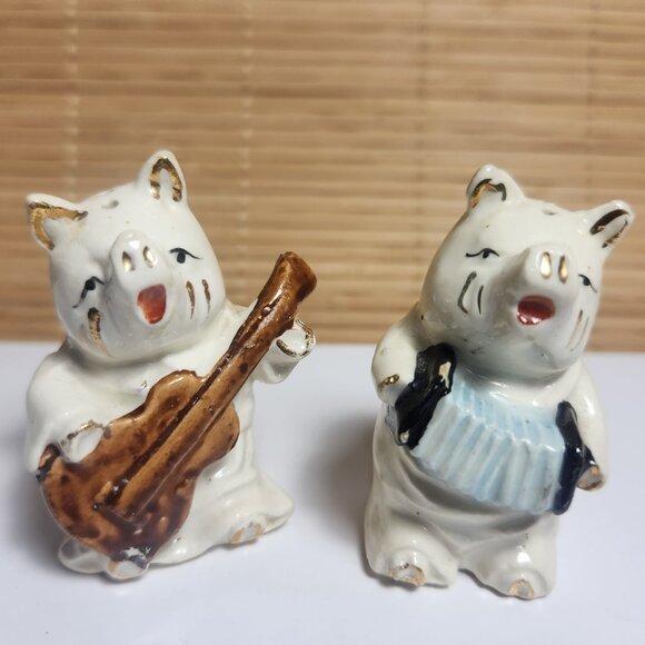 Vintage Pig Salt and Pepper Shakers Pigs Playing Instruments Cork Stoppers Japan - Picture 1 of 6